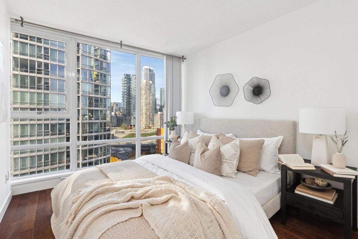 Walk-In Closet Photo of 1705 1438 Richards Street, Vancouver, BC