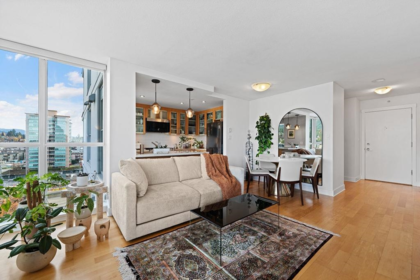 1004 121 W 16th Street, North Vancouver, BC, North Vancouver — Apartment/Condo for sale
