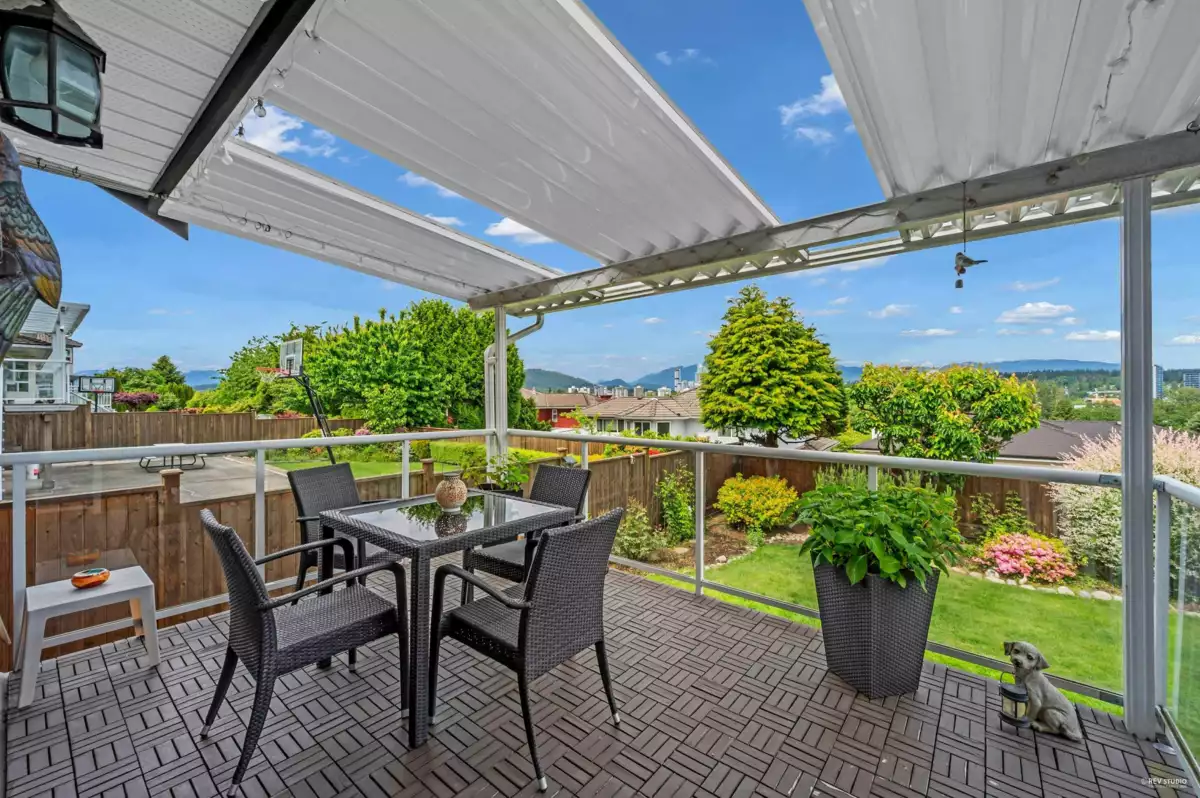 Guest Bathroom Photo of 7548 Sequoia Road, Burnaby, BC