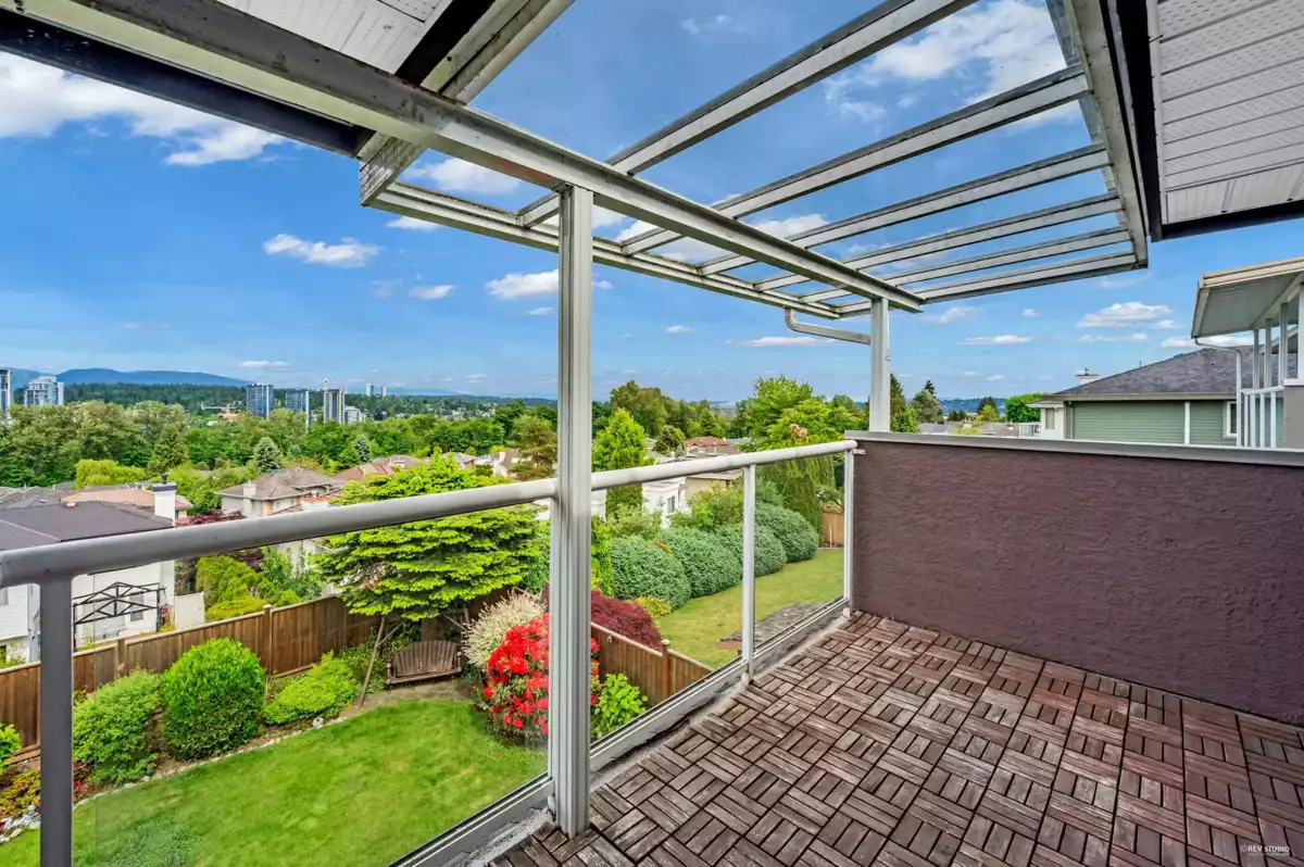 Powder Room Photo of 7548 Sequoia Road, Burnaby, BC