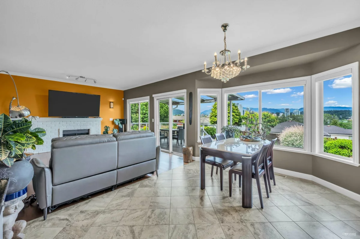 Walk-In Closet Photo of 7548 Sequoia Road, Burnaby, BC