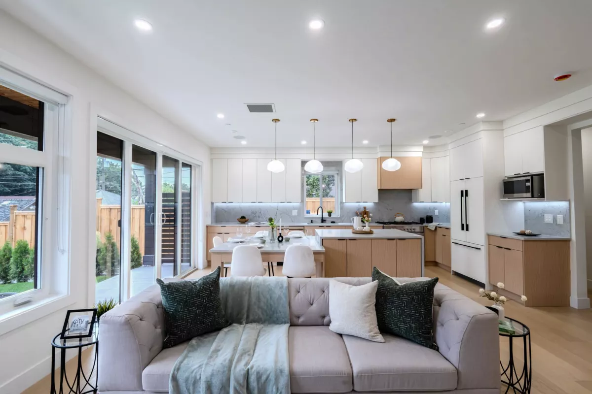 Entry Foyer Photo of 2 3576 E Pender Street, Vancouver, BC