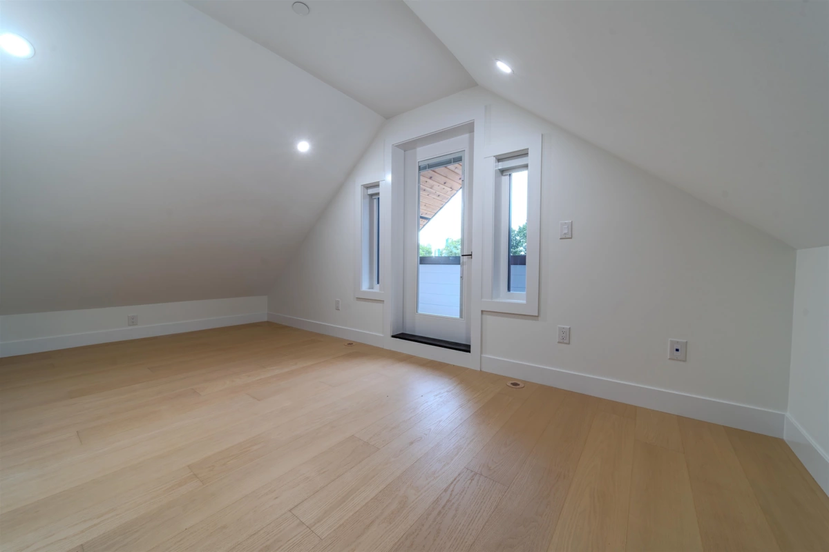 Garden / Landscaping Photo of 2 3576 E Pender Street, Vancouver, BC