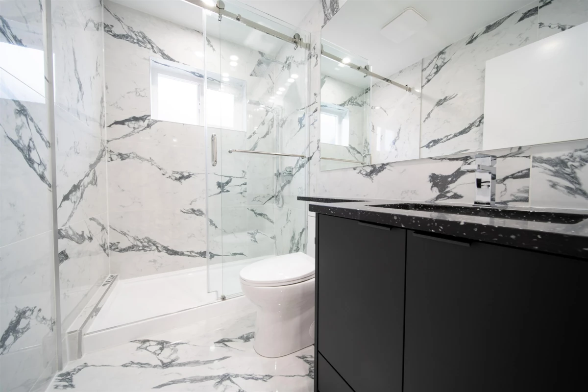 Hot Tub / Spa Photo of 2 3576 E Pender Street, Vancouver, BC