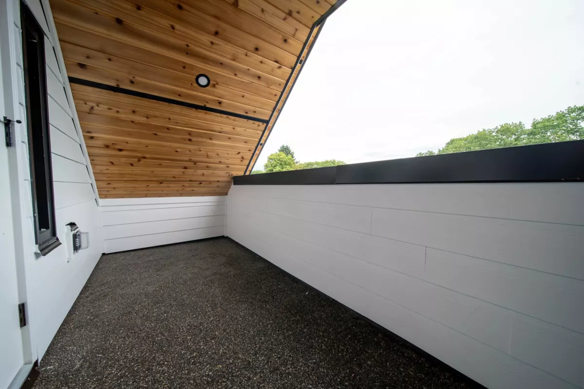 Laundry Room Photo of 2 3576 E Pender Street, Vancouver, BC