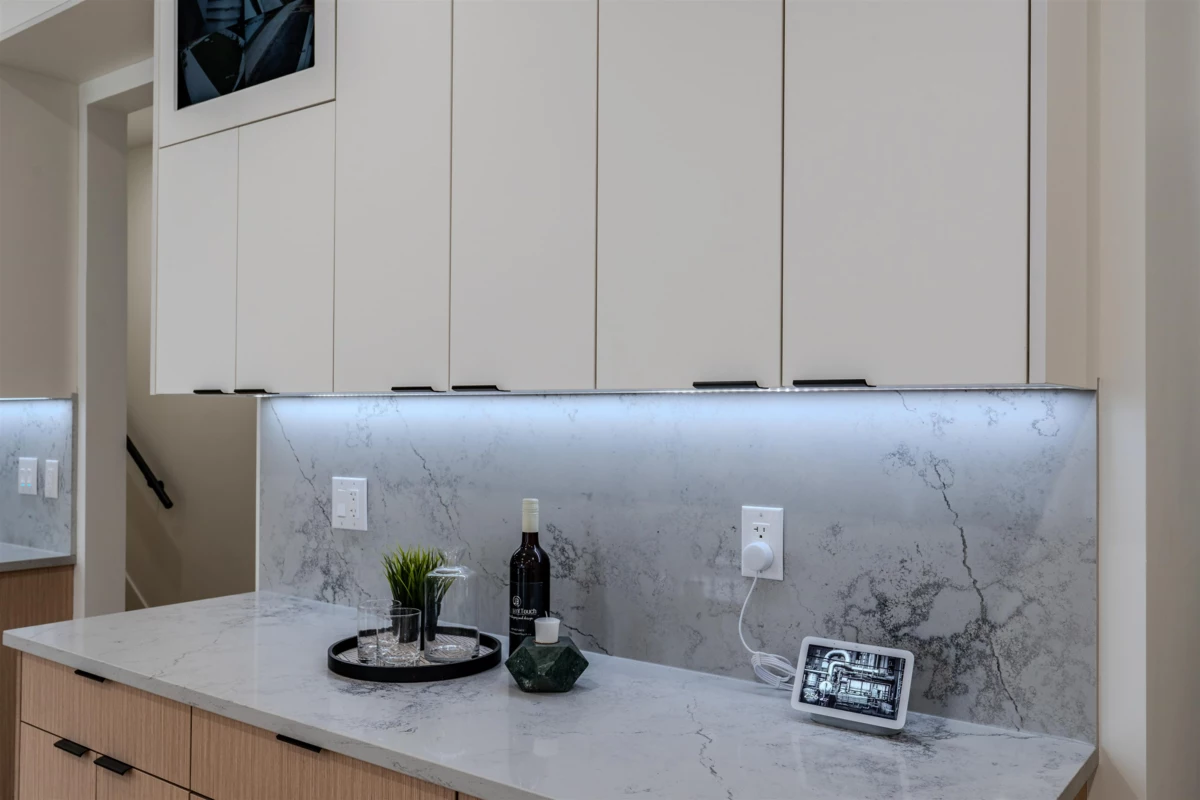 Living Room Photo of 2 3576 E Pender Street, Vancouver, BC