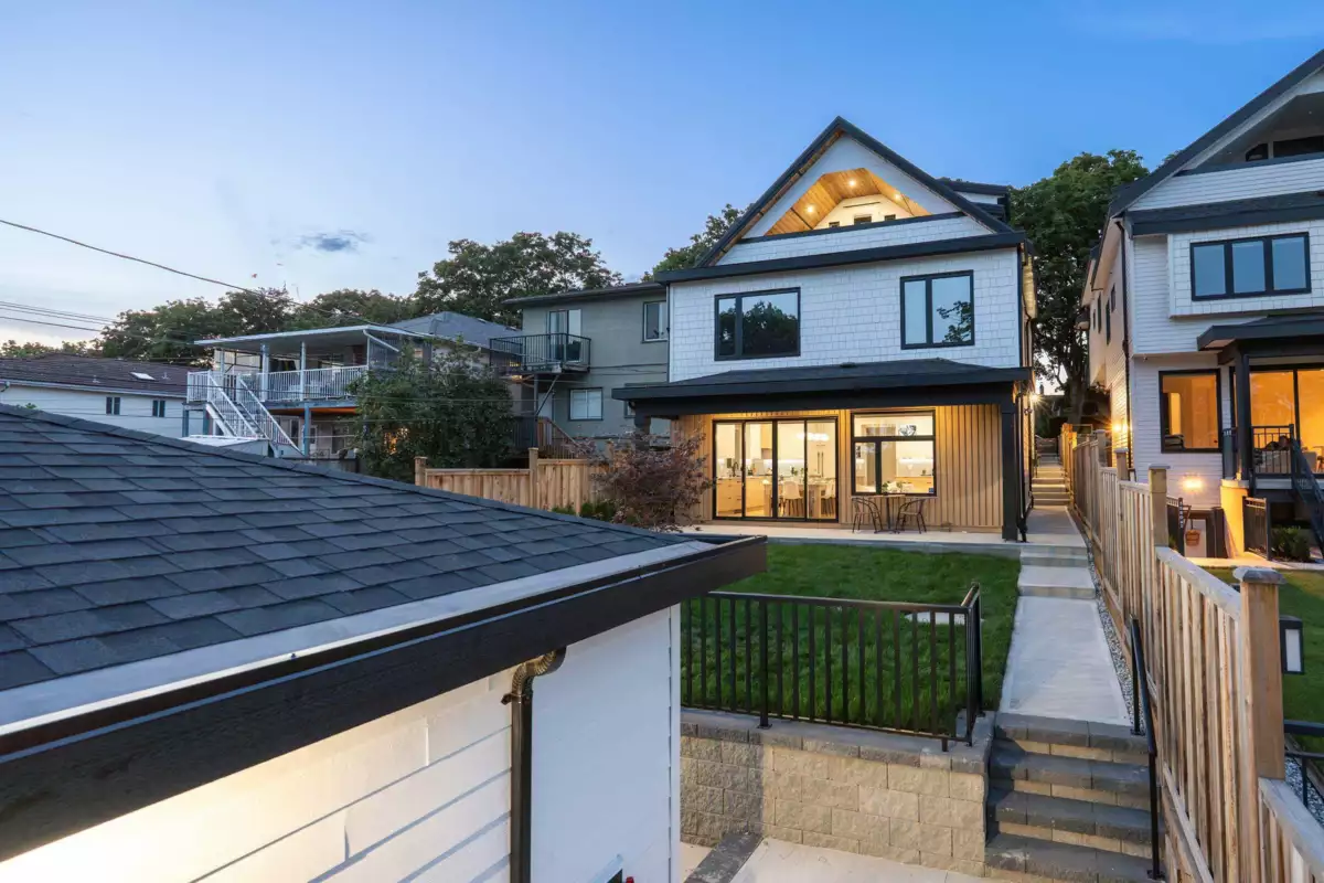 Outdoor Kitchen Photo of 2 3576 E Pender Street, Vancouver, BC