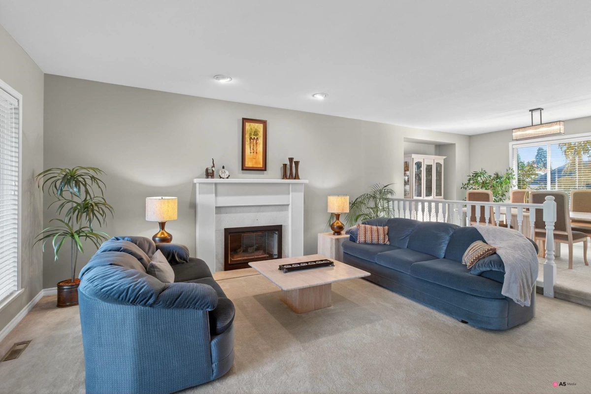 Dining Area Photo of 14082 17 Avenue, Surrey, BC