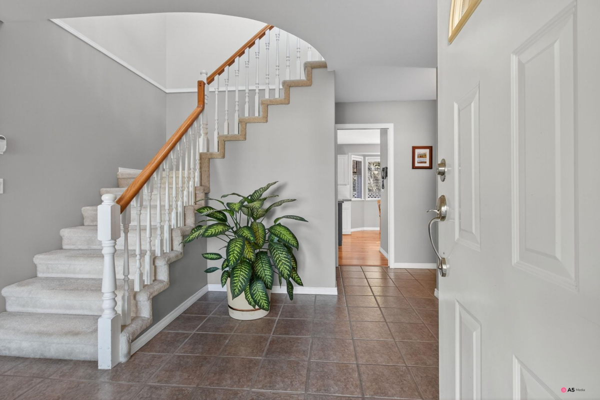 Family Room Photo of 14082 17 Avenue, Surrey, BC