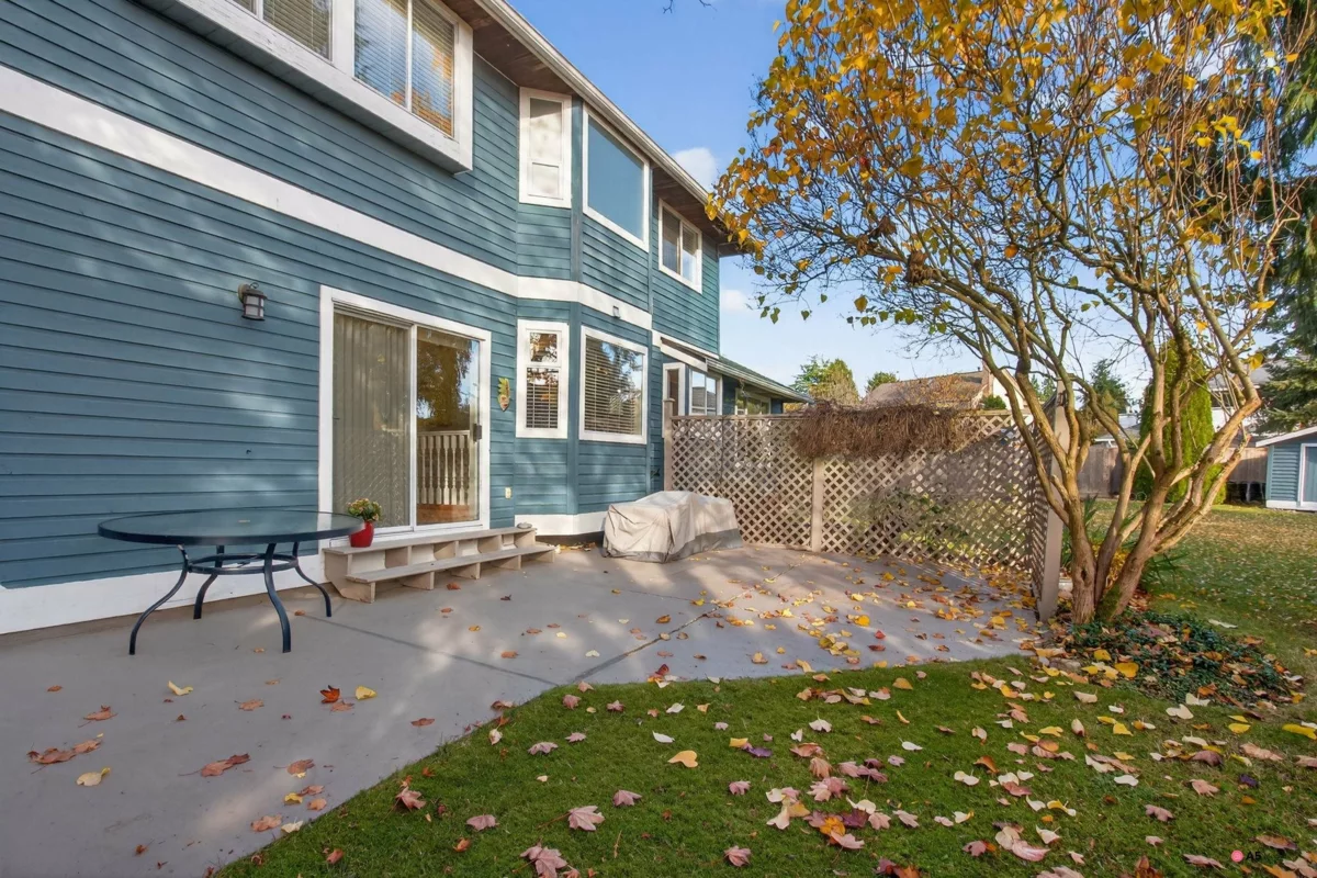 Front Yard Photo of 14082 17 Avenue, Surrey, BC