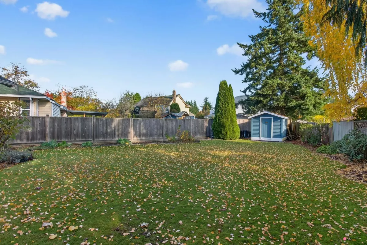 Garden / Landscaping Photo of 14082 17 Avenue, Surrey, BC