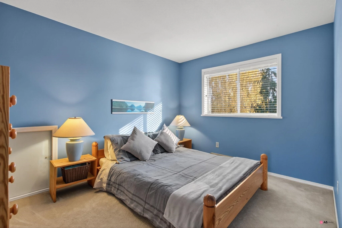 Hallway Photo of 14082 17 Avenue, Surrey, BC