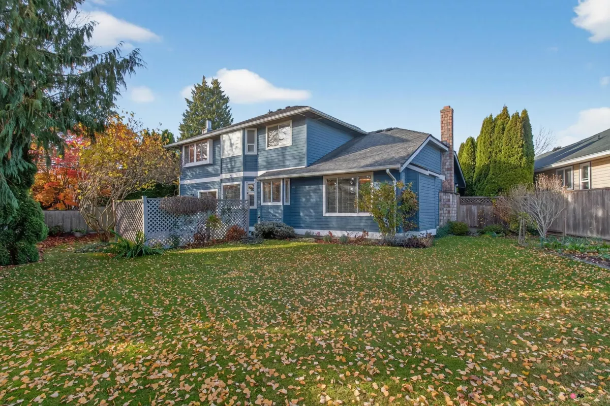 Hot Tub / Spa Photo of 14082 17 Avenue, Surrey, BC