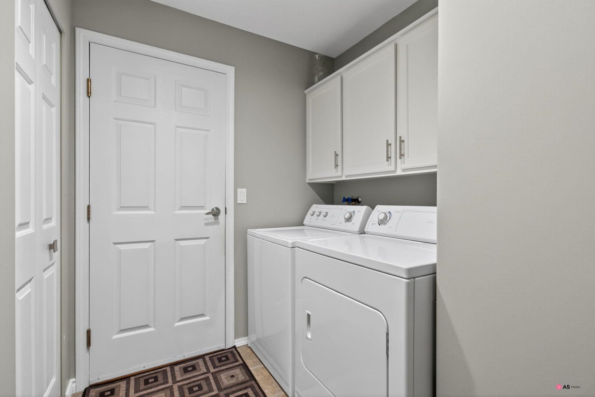 Laundry Room Photo of 14082 17 Avenue, Surrey, BC