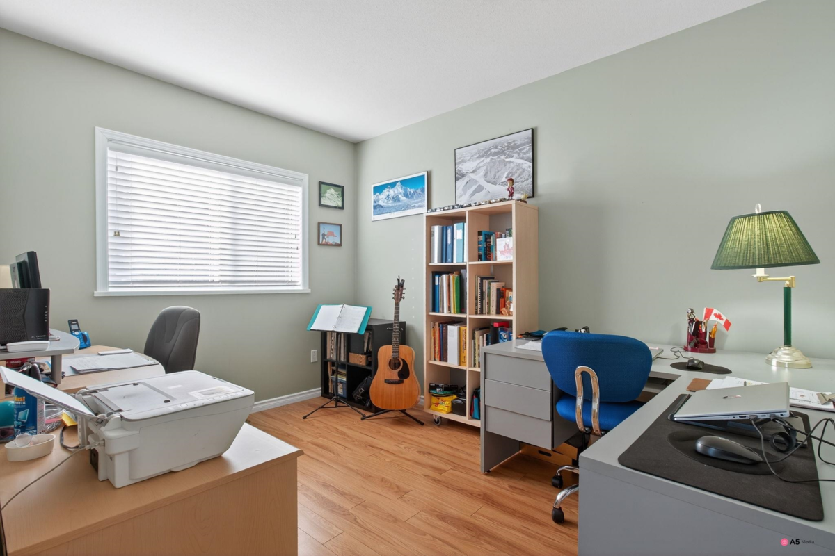 Office / Den Photo of 14082 17 Avenue, Surrey, BC