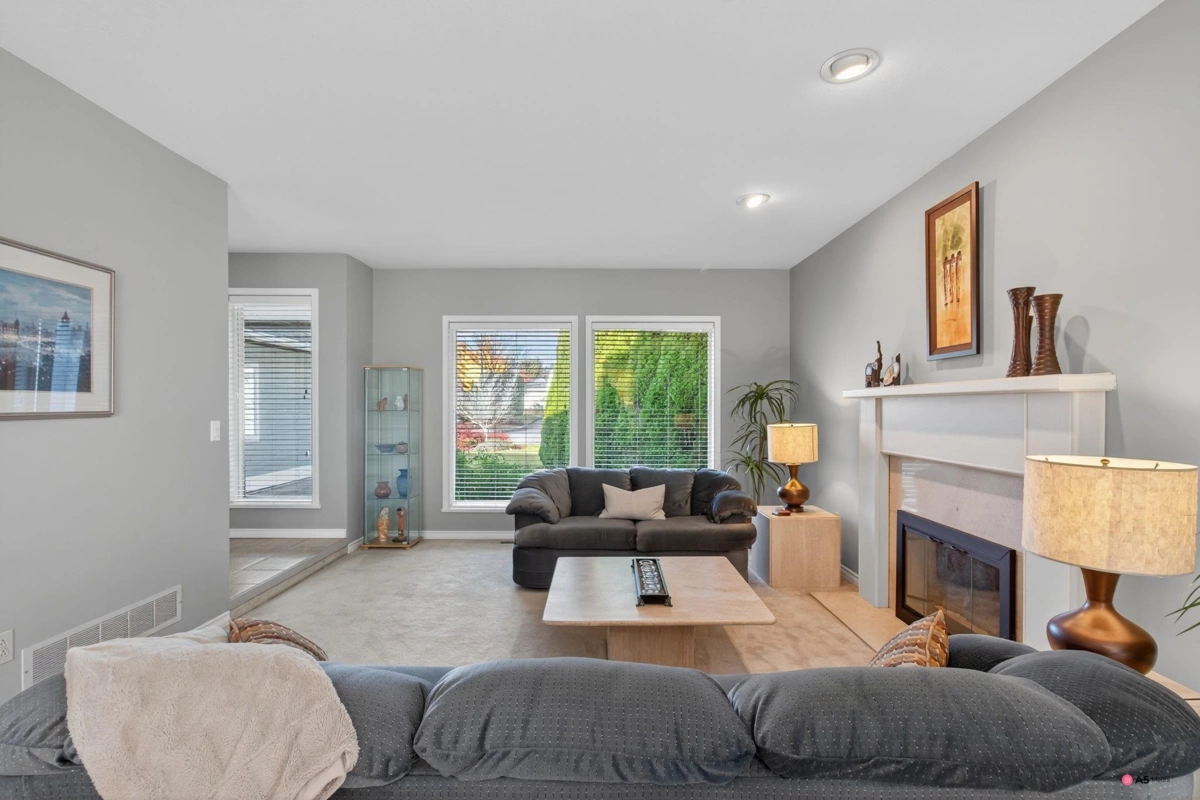 Pantry Photo of 14082 17 Avenue, Surrey, BC