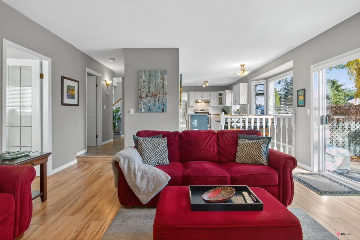 Powder Room Photo of 14082 17 Avenue, Surrey, BC
