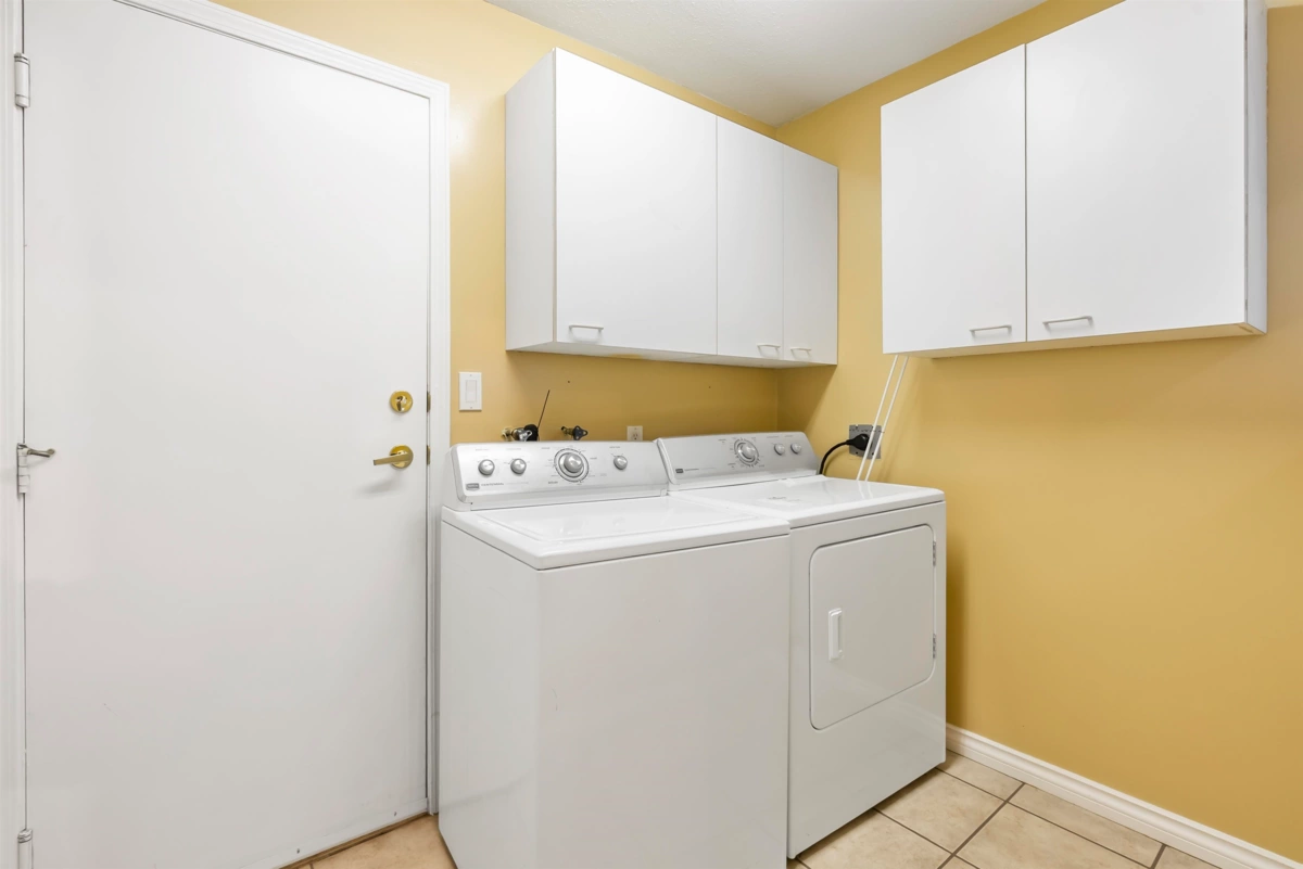 Entry Foyer Photo of 115 10172 141 Street, Surrey, BC