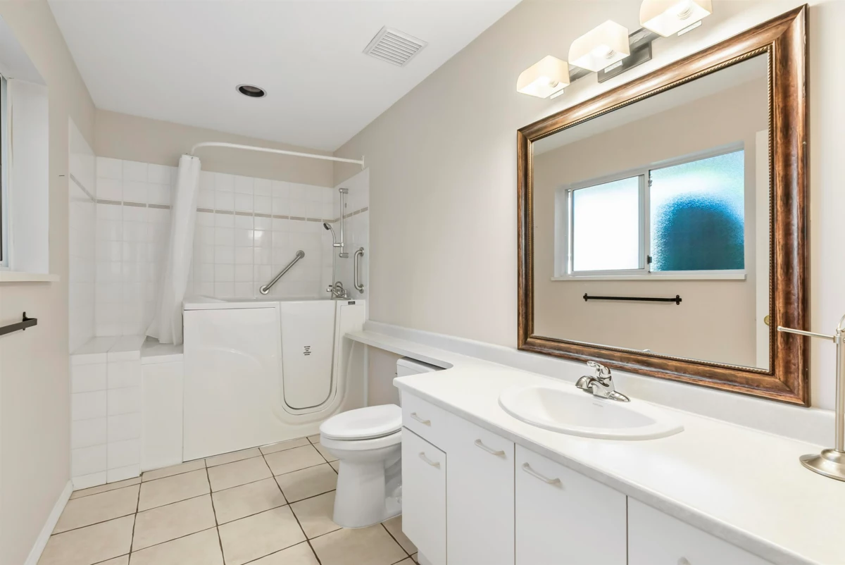 Mudroom Photo of 115 10172 141 Street, Surrey, BC