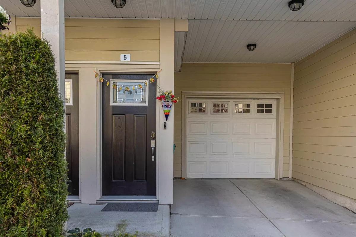 Backyard Photo of 5 13670 62 Avenue, Surrey, BC