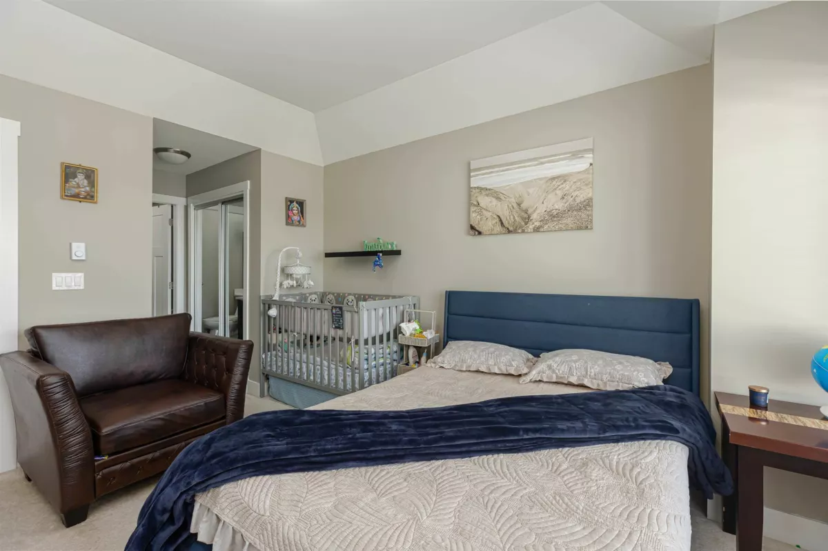 Entry Foyer Photo of 5 13670 62 Avenue, Surrey, BC