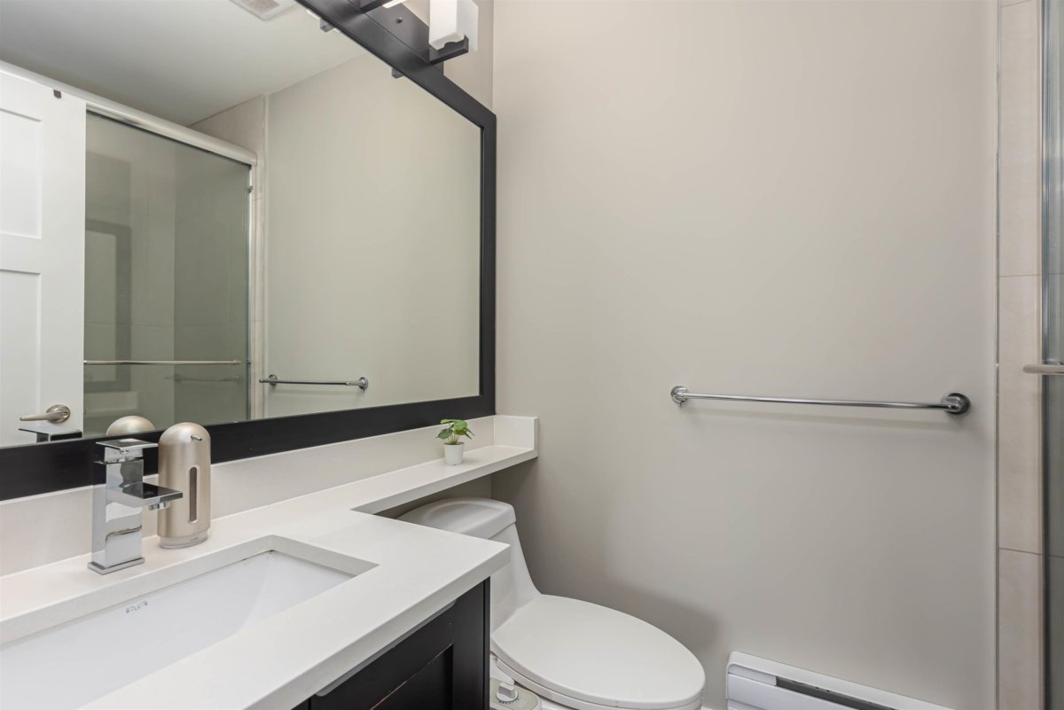 Powder Room Photo of 5 13670 62 Avenue, Surrey, BC