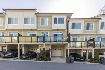 Kitchen Photo of 5 13670 62 Avenue, Surrey, BC