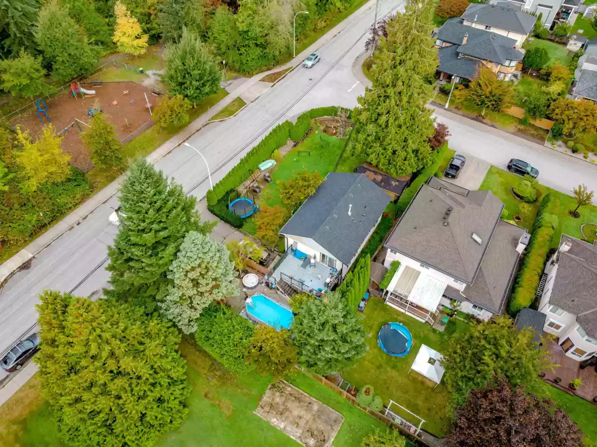 Walk-In Closet Photo of 11090 156 Street, Surrey, BC