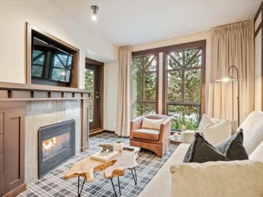 315 4320 Sundial Crescent, Whistler, BC, Whistler — Apartment/Condo for sale