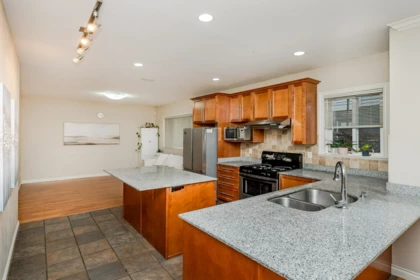 Kitchen Island Photo of 10 7060 Bridge Street, Richmond, BC