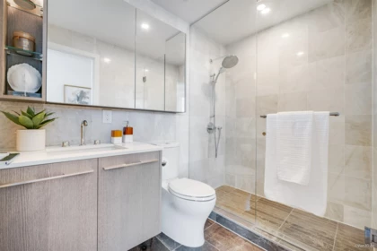 Entry Foyer Photo of 503 4908 Cambie Street, Vancouver, BC