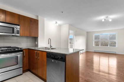 213 5885 Irmin Street, Burnaby, BC, Burnaby — Apartment/Condo for sale
