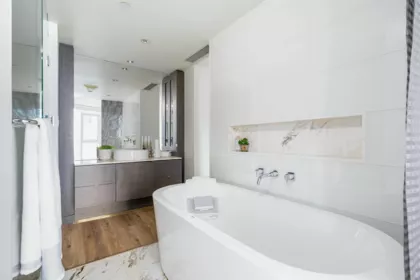 Kitchen Island Photo of 2101 1499 W Pender Street, Vancouver, BC