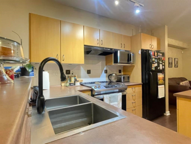Kitchen Island Photo of 39 20350 68 Avenue, Langley, BC