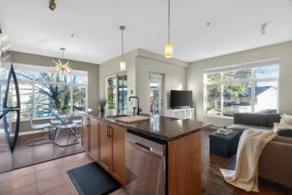 201 11950 Harris Road, Pitt Meadows, BC, North Meadows PI — 2 bed apartment/condo for sale