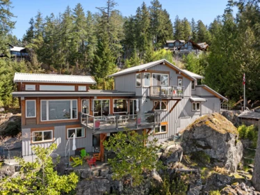 Hot Tub / Spa Photo of 9987 Welcome Wynd, Halfmoon Bay, BC