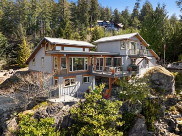 Outdoor Kitchen Photo of 9987 Welcome Wynd, Halfmoon Bay, BC