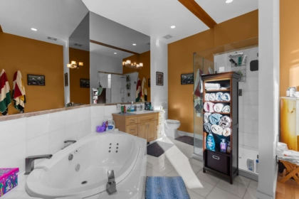 Entry Foyer Photo of 24509 36 Avenue, Langley, BC