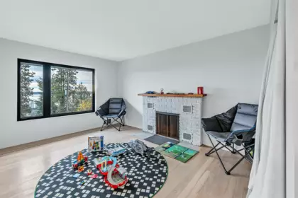 Entry Foyer Photo of 2234 Palmerston Avenue, West Vancouver, BC