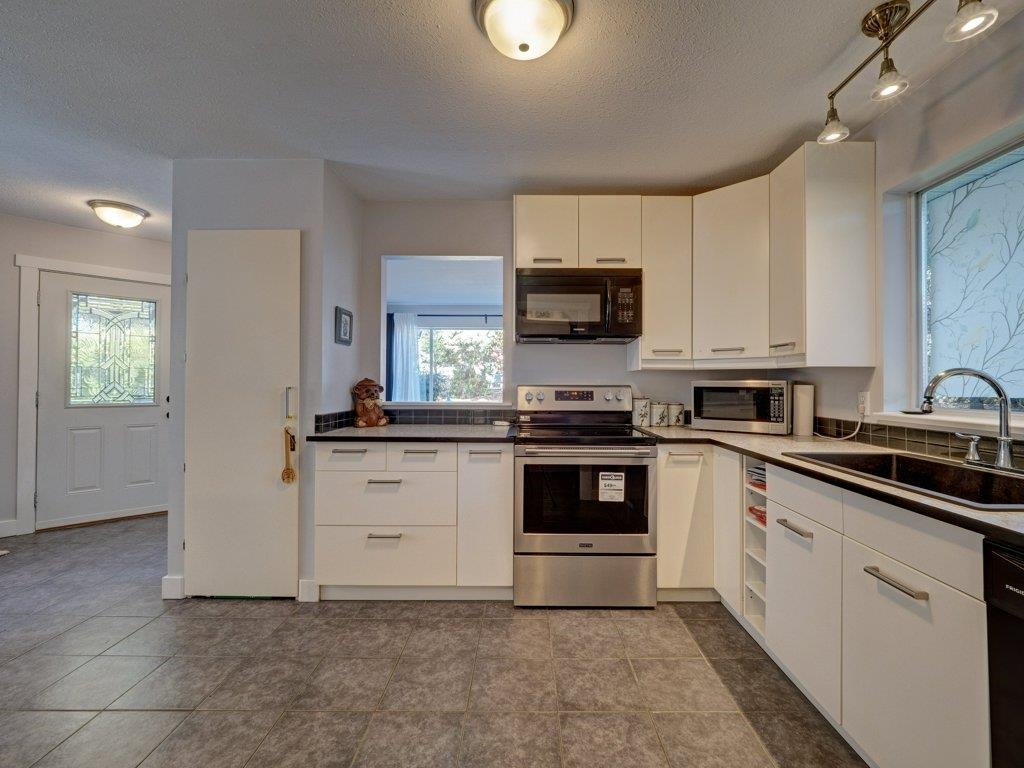 Mudroom Photo of 6557 Bjorn Place, Sechelt, BC