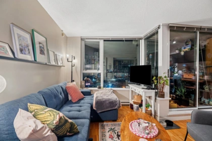 1901 33 Smithe Street, Vancouver, BC