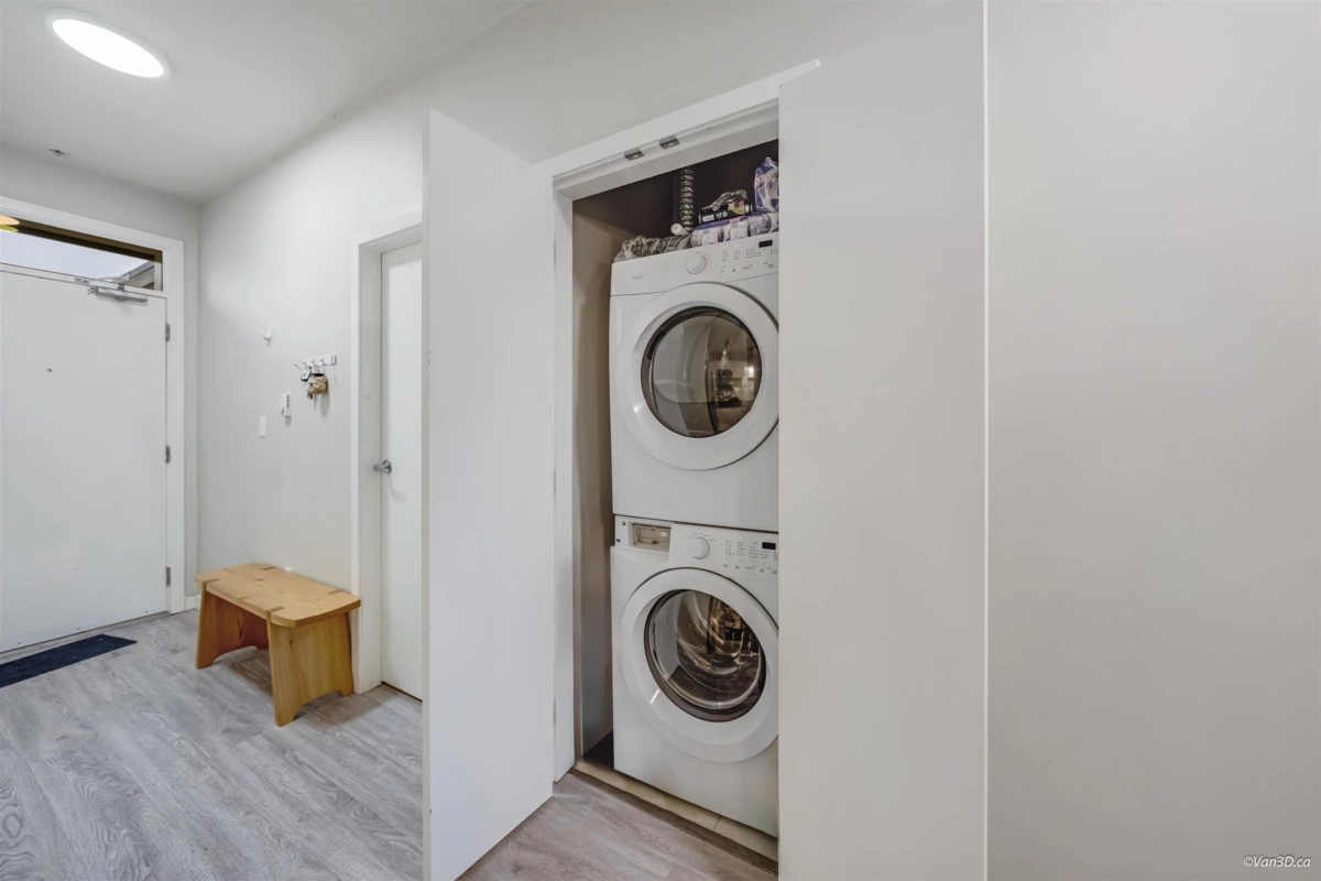 Entry Foyer Photo of PH21 5288 Grimmer Street, Burnaby, BC