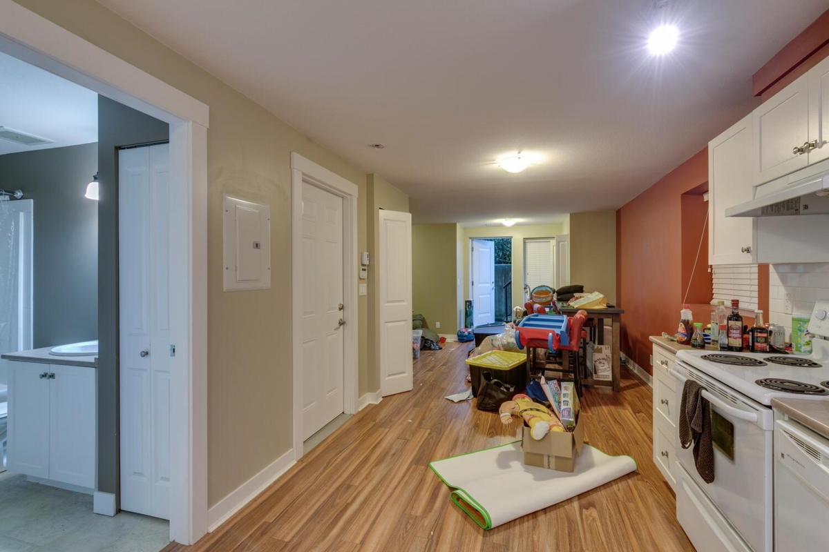Hallway Photo of 18913 67a Avenue, Surrey, BC