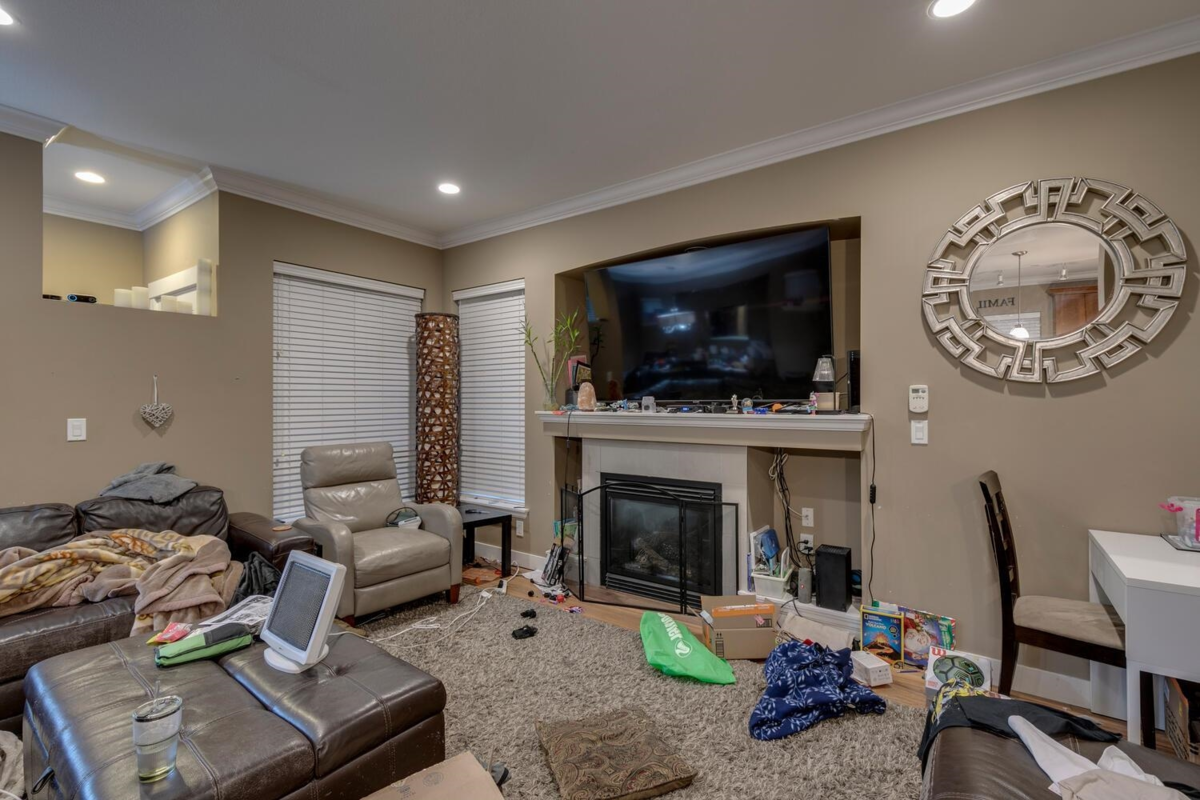 Living Room Photo of 18913 67a Avenue, Surrey, BC