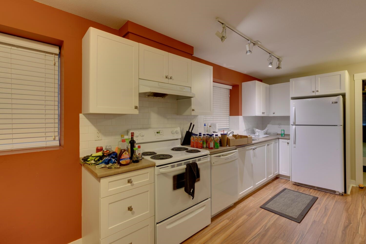 Mudroom Photo of 18913 67a Avenue, Surrey, BC