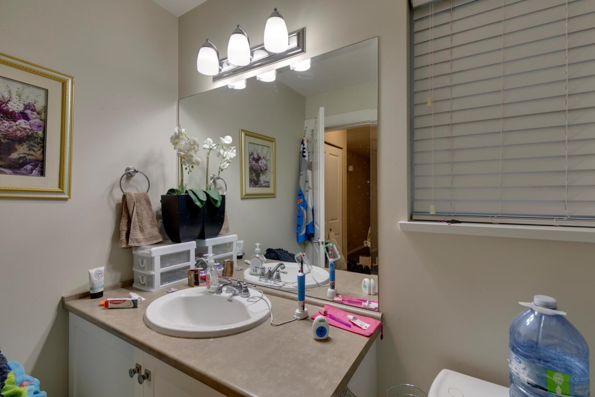 Office / Den Photo of 18913 67a Avenue, Surrey, BC