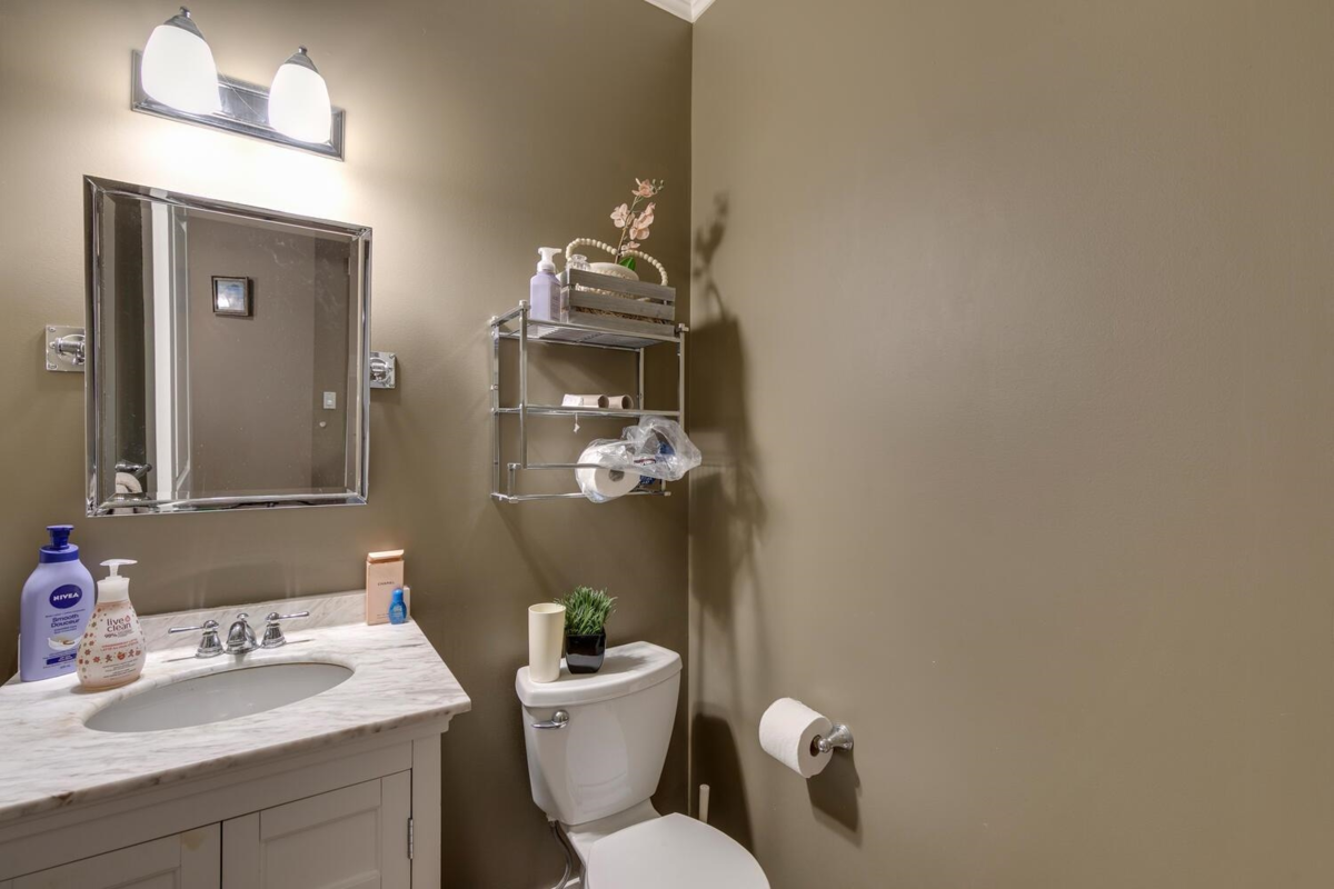 Powder Room Photo of 18913 67a Avenue, Surrey, BC