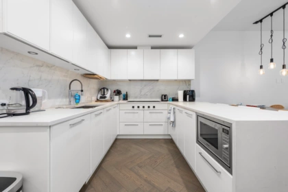 Kitchen Island Photo of 528 W 30th Avenue, Vancouver, BC