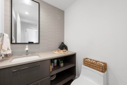 Primary Bathroom Photo of 528 W 30th Avenue, Vancouver, BC