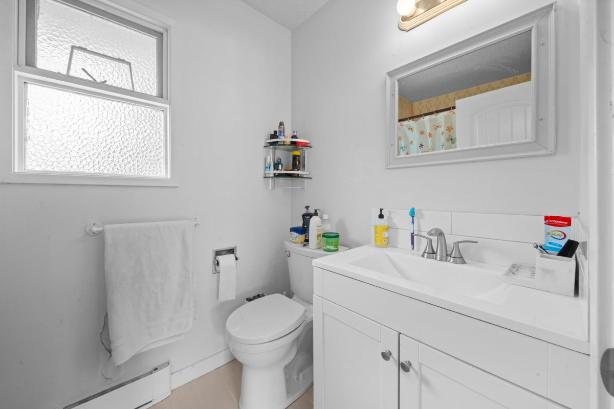 Entry Foyer Photo of 25412 58 Avenue, Langley, BC